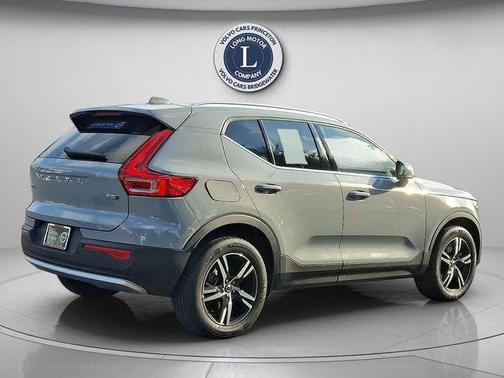 2025 Volvo XC40 B5 Core Bright Theme