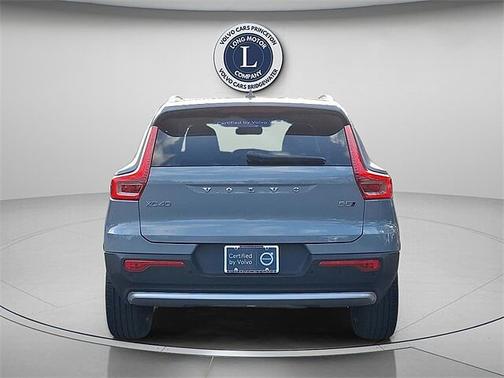 2025 Volvo XC40 B5 Core Bright Theme