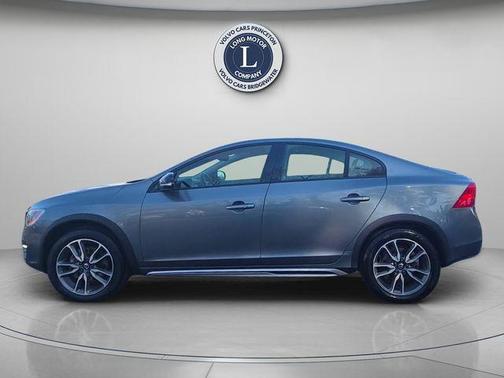 Gray Metallic 2018 Volvo S60 Cross Country T5