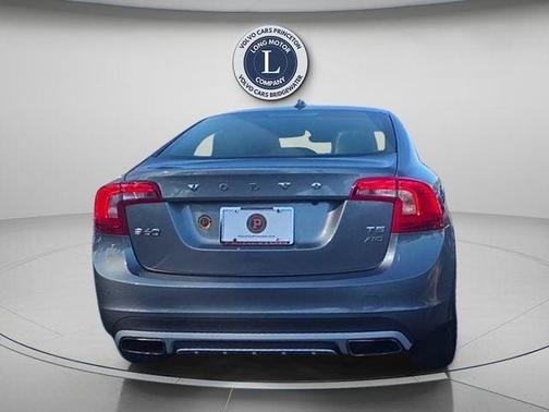 2018 Volvo S60 Cross Country T5