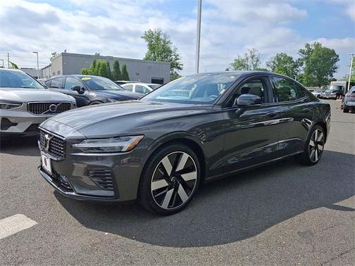 2025 Volvo S60 Plug-In Hybrid T8 Plus