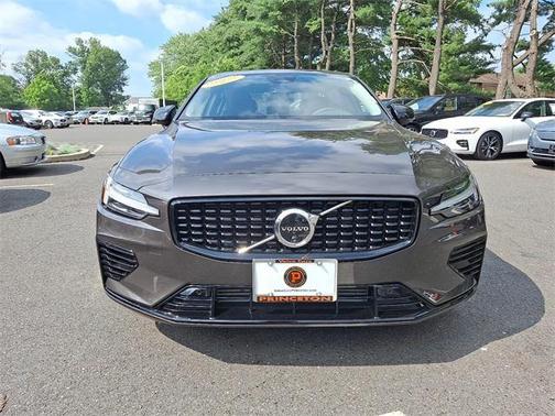 2025 Volvo S60 Plug-In Hybrid T8 Plus