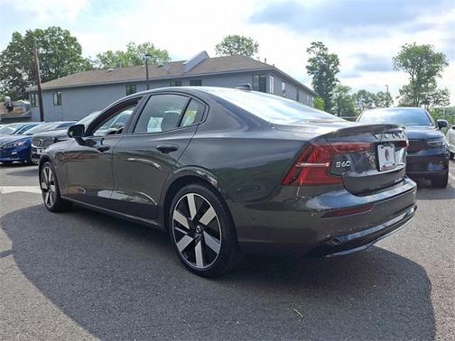 2025 Volvo S60 Plug-In Hybrid T8 Plus