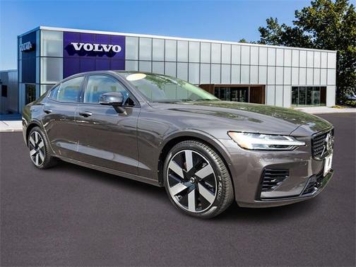 2025 Volvo S60 Plug-In Hybrid T8 Plus