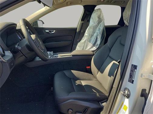 2025 Volvo XC60 Core