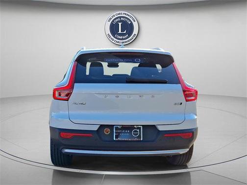 2025 Volvo XC40 B5 Core Bright Theme