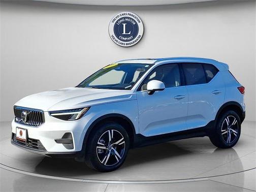 2025 Volvo XC40 B5 Core Bright Theme