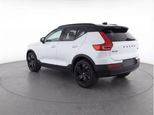 2026 Volvo XC40 B5 Ultra Black Edition