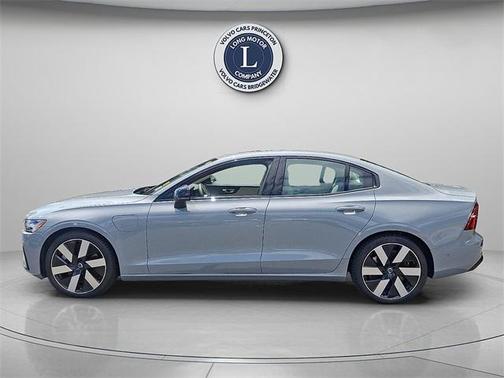 2024 Volvo S60 Recharge Plug-In Hybrid T8 Plus Dark Theme