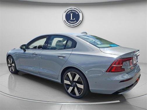 2024 Volvo S60 Recharge Plug-In Hybrid T8 Plus Dark Theme