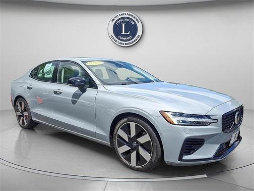 2024 Volvo S60 Recharge Plug-In Hybrid T8 Plus Dark Theme