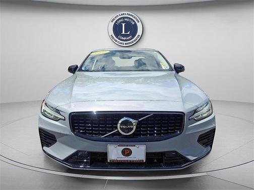 2024 Volvo S60 Recharge Plug-In Hybrid T8 Plus Dark Theme