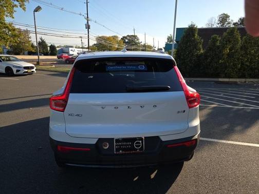 2025 Volvo XC40 B5 Plus Dark Theme