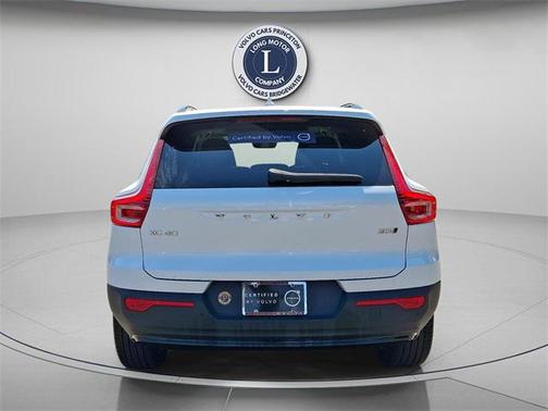 2025 Volvo XC40 B5 Plus Dark Theme