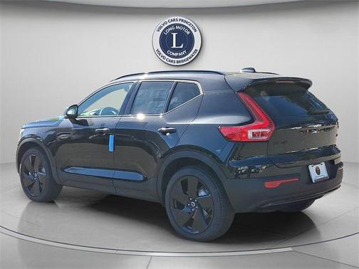 2026 Volvo XC40 B5 Ultra Black Edition