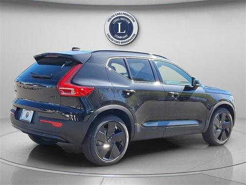 2026 Volvo XC40 B5 Ultra Black Edition