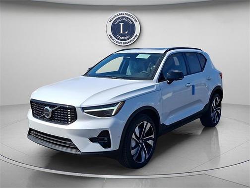 2025 Volvo XC40 Plus Dark Theme