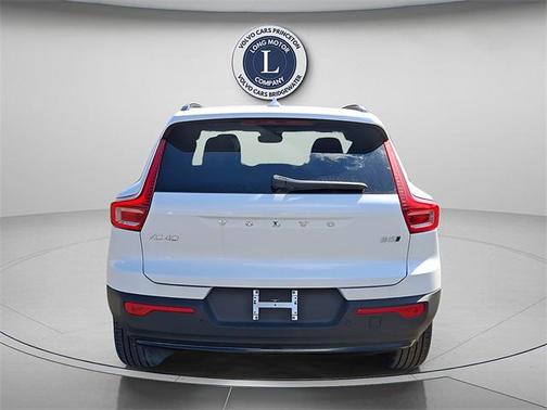 2025 Volvo XC40 Plus Dark Theme