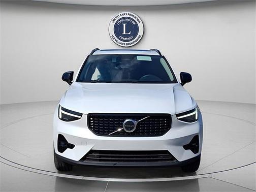 2025 Volvo XC40 Plus Dark Theme