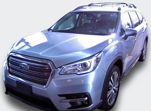 Ice Silver Metallic 2022 Subaru Ascent Limited 7-Passenger
