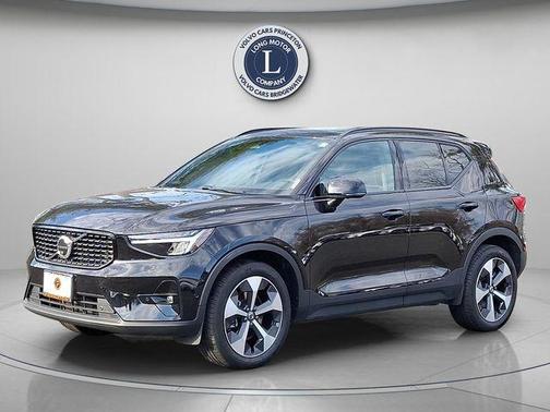 2025 Volvo XC40 B5 Plus Dark Theme