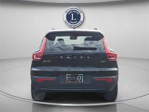 2025 Volvo XC40 B5 Plus Dark Theme