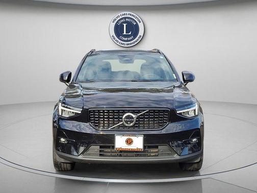 2025 Volvo XC40 B5 Plus Dark Theme