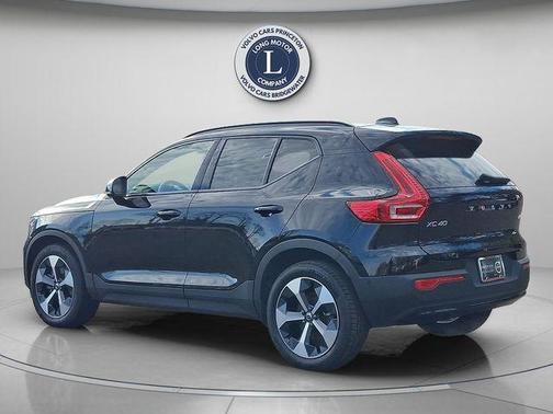 2025 Volvo XC40 B5 Plus Dark Theme