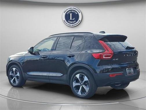 2025 Volvo XC40 B5 Plus Dark Theme