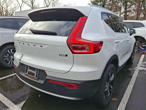 2025 Volvo XC40 B5 Core Bright Theme
