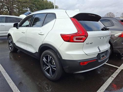 2025 Volvo XC40 B5 Core Bright Theme