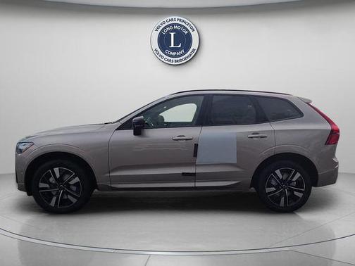 Bright 2026 Volvo XC60 B5 Plus