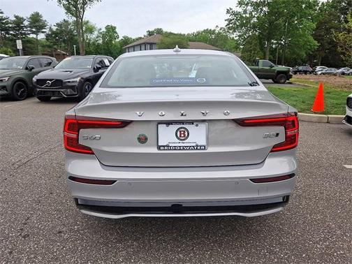 2024 Volvo S60 B5 Core Dark Theme