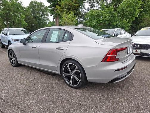 2024 Volvo S60 B5 Core Dark Theme