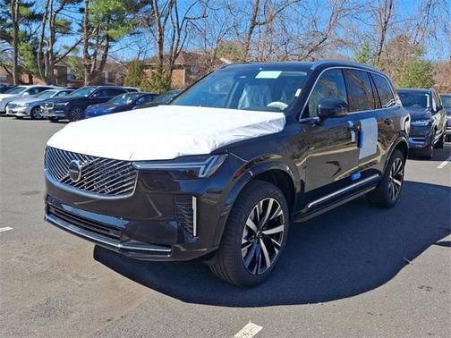 2025 Volvo XC90 B5 Core