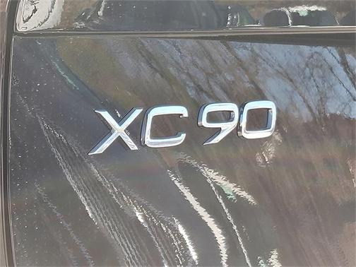 2025 Volvo XC90 B5 Core