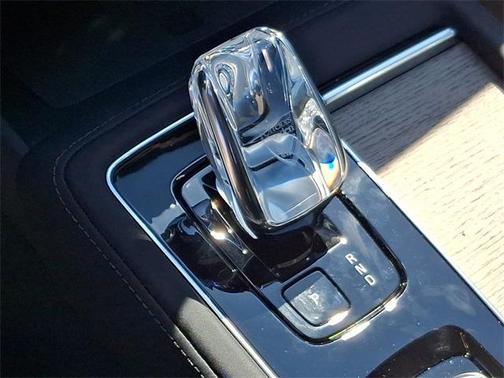 2025 Volvo XC90 B5 Core