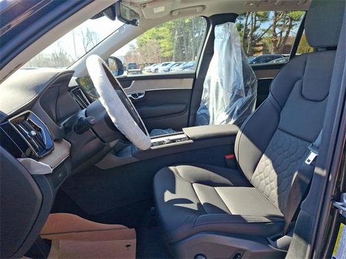 2025 Volvo XC90 B5 Core