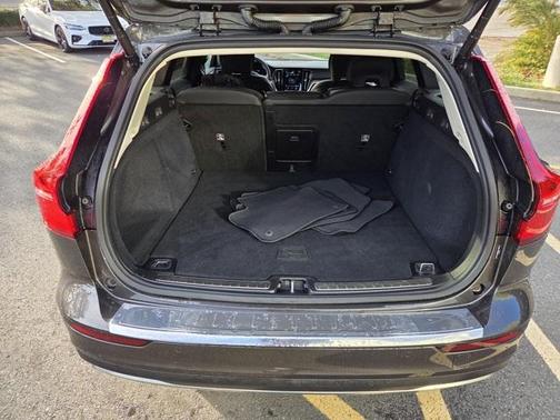 2025 Volvo V60 Cross Country B5 Plus