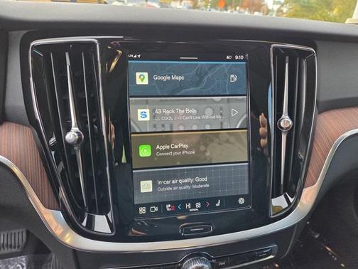 2025 Volvo V60 Cross Country B5 Plus