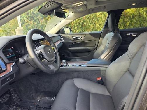 2025 Volvo V60 Cross Country B5 Plus