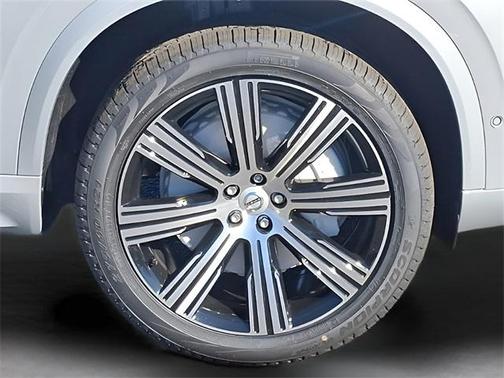 2025 Volvo XC90 B6 Plus 7-Seater