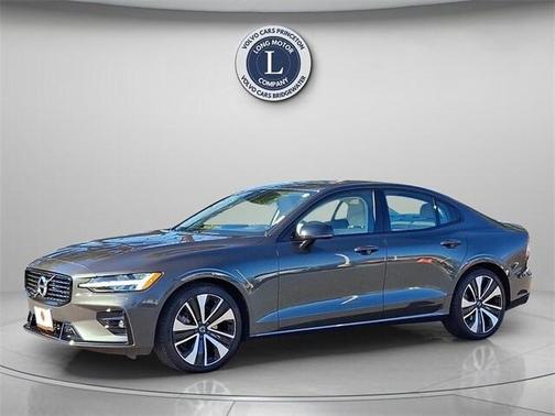 2022 Volvo S60 B5 Momentum
