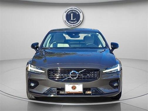2022 Volvo S60 B5 Momentum