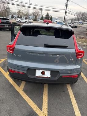 2022 Volvo XC40 T5 R-Design