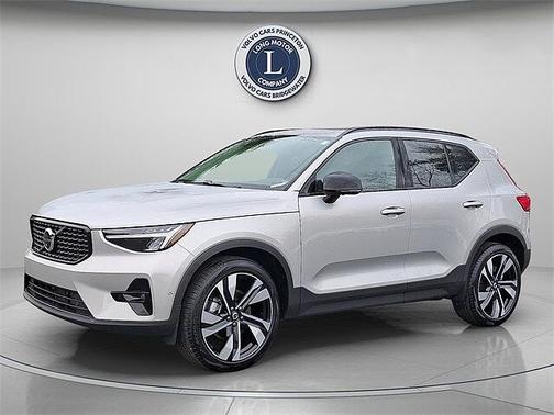 2025 Volvo XC40 Plus
