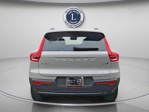 2025 Volvo XC40 B5 Plus Dark Theme