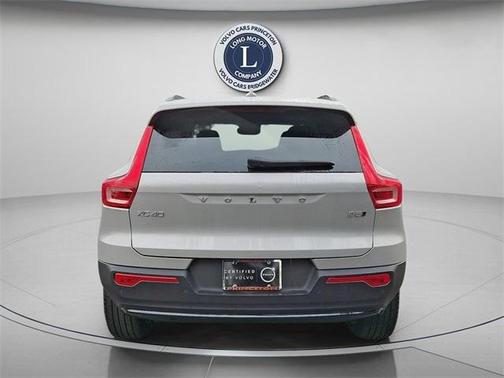 2025 Volvo XC40 B5 Plus Dark Theme