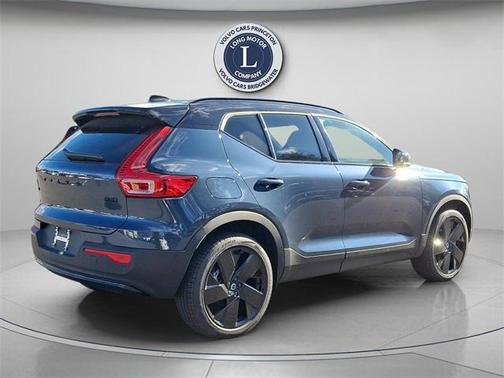 2026 Volvo XC40 B5 Ultra Black Edition
