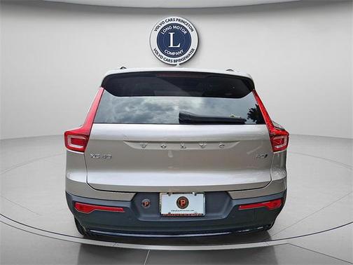 2023 Volvo XC40 B5 Plus Dark Theme